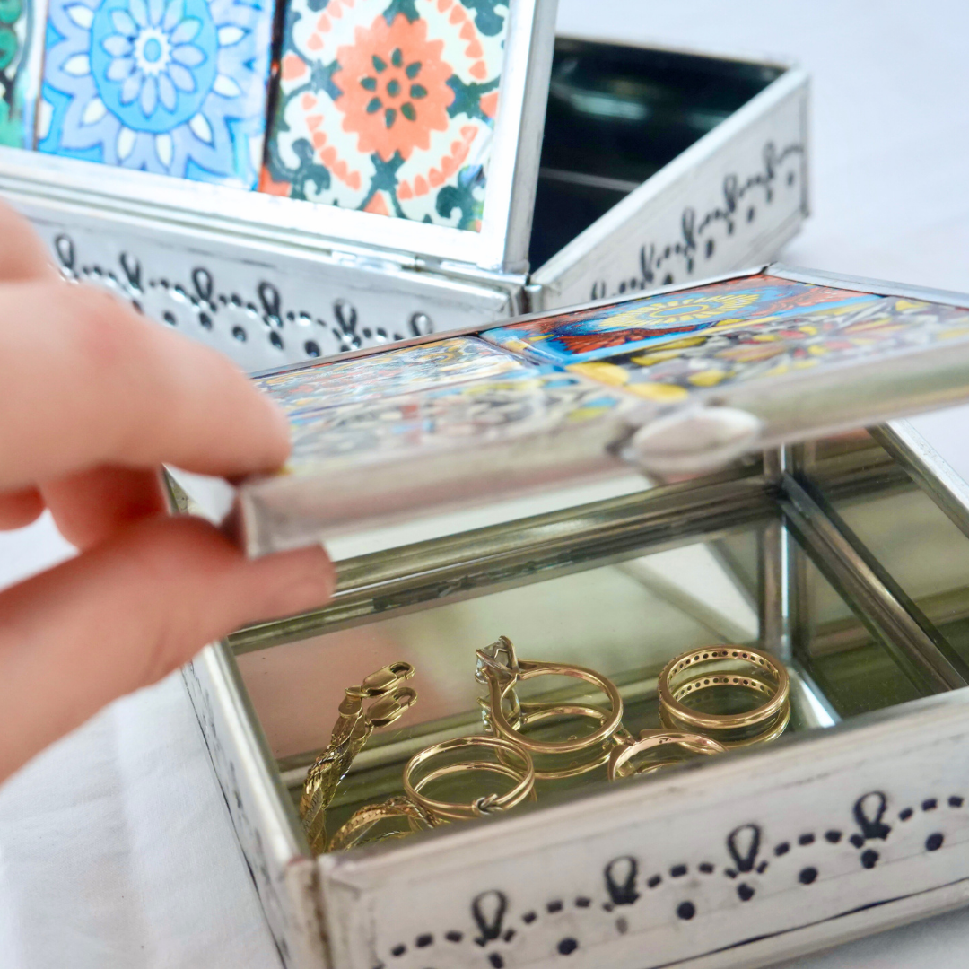 Caja de azulejos | Chica